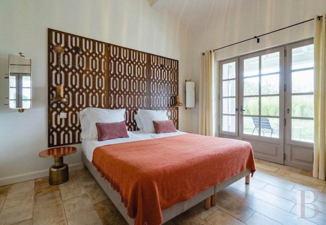 A farmhouse set amidst the marshes north of Saintes-Maries-de-la-Mer, in the Camargue - photo  n°10